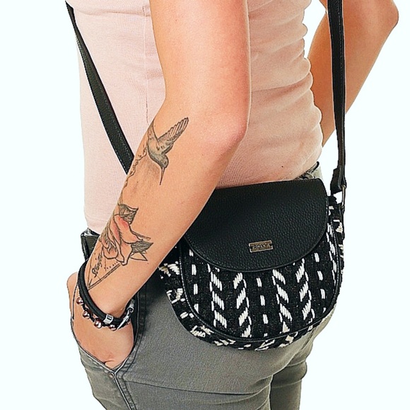 Roxy Black & White Tribal Woven Crossbody Bag - Picture 6 of 8